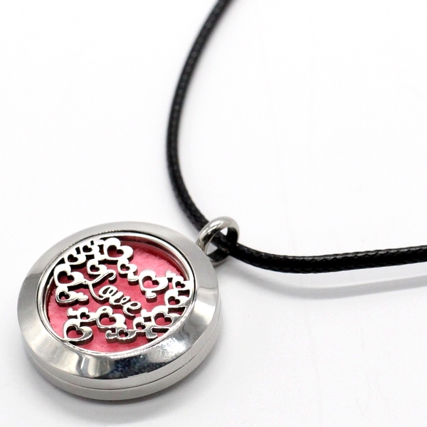 Collier d'Aromathérapie Love — vue 3/4