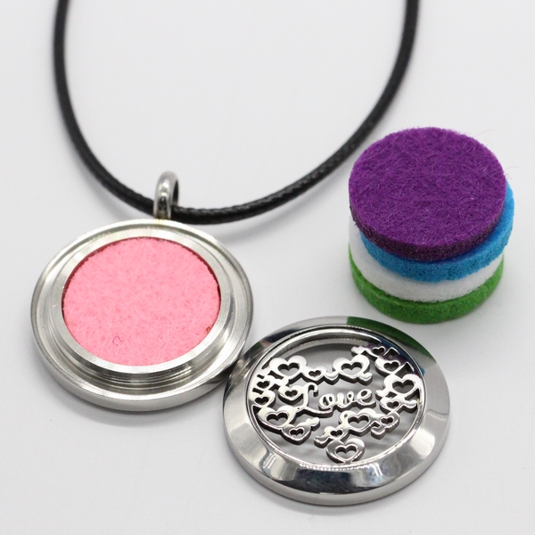 Collier d'Aromathérapie Love — gros plan détail