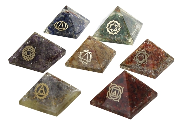 Ensemble de 7 Pyramides Orgonite Chakras 1