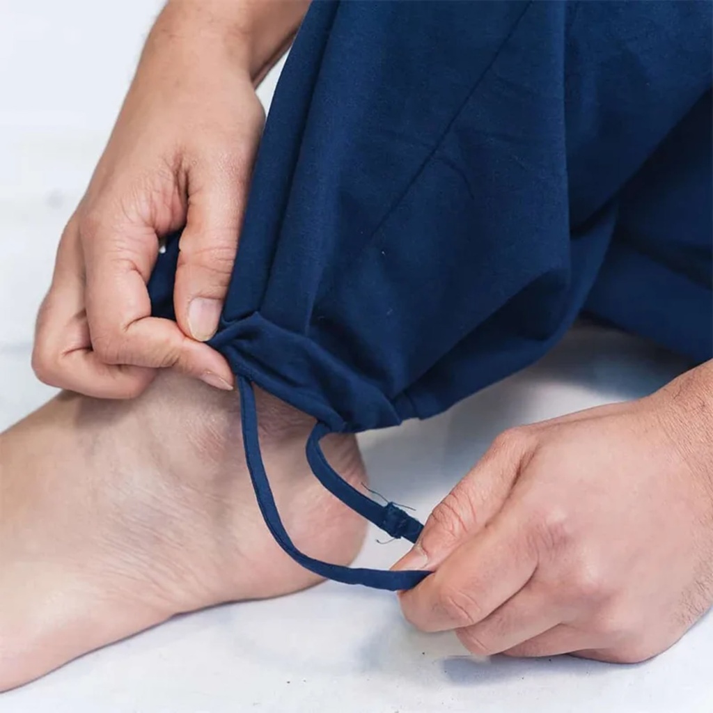 Pantalon de yoga pour hommes en coton biologique bleu marine 1