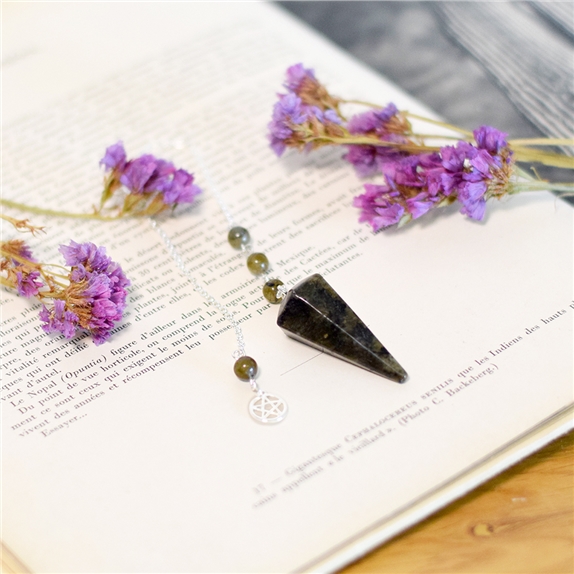 Pendule Hexagonal en Labradorite et charm Pentacle 7