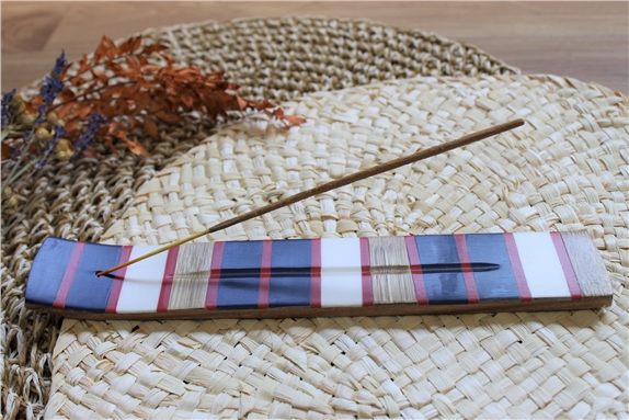 Porte encens Bâton en Bois de manguier et résine Motifs rayures