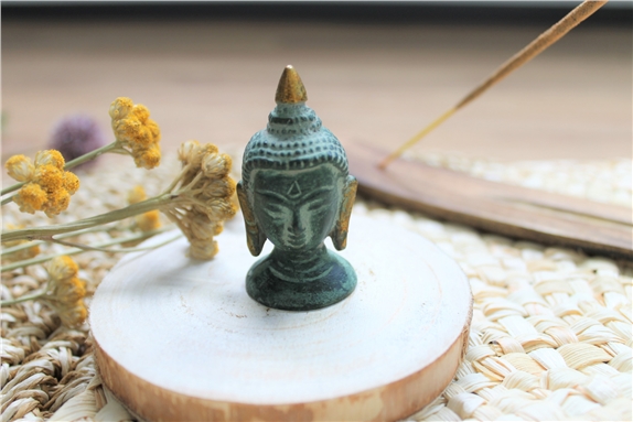 Statuette Tête de Bouddha en Laiton vert antique  5 cm