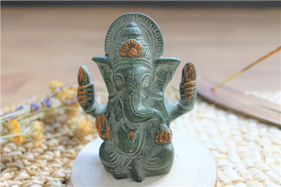 Statuette Ganesh assis en Laiton vert antique 9.2 cm