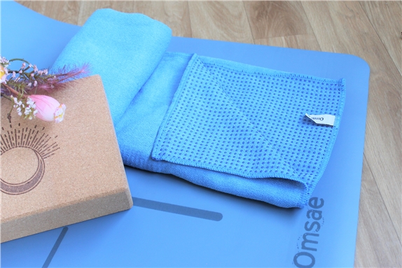 [3660341705865] Serviette de yoga anti-dérapante Bleue
