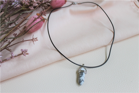 Collier Magnésite Pointe Cordon noir