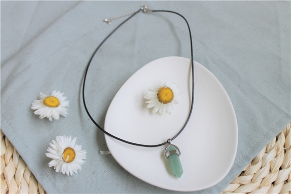 Collier Aventurine Verte Pointe Cordon noir