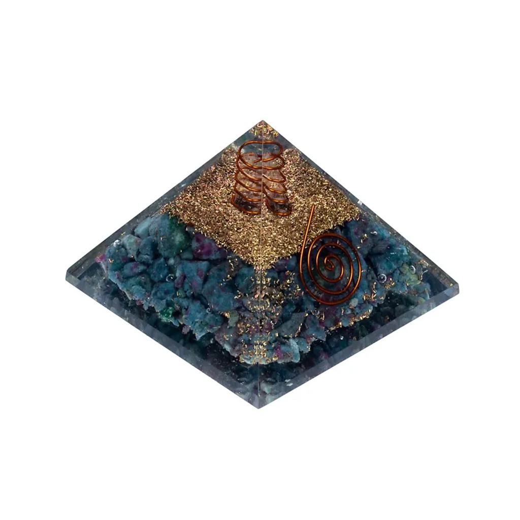 Orgonite Pyramide rubis en Kyanite | 7x7x6cm