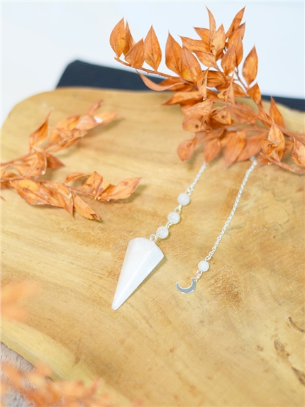 Pendule Hexagonal en Pierre de lune et charm Lune