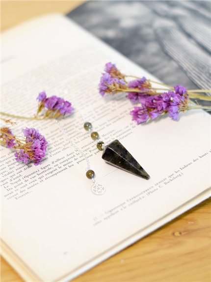 Pendule Hexagonal en Labradorite et charm Pentacle