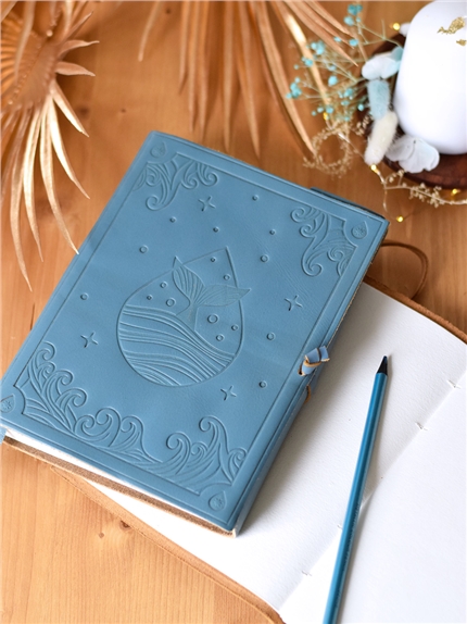Grimoire en cuir Elément Eau