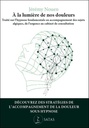A la lumière de nos douleurs - Traité sur l'hypnose fondamentale en accompagnement des sujets algiques, de l'urgence au cabinet de consultation