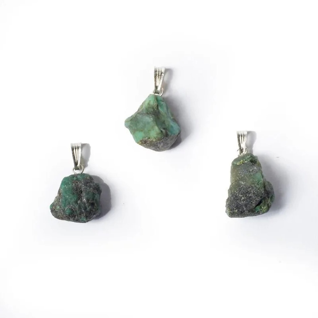 Pendentif pierre précieuse émeraude brute | ±2.5cm