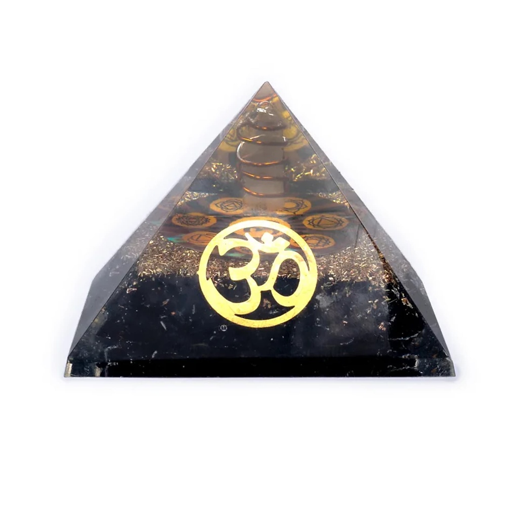 [8720088299586] Orgonite chakra pyramide Tourmaline noire avec Om | 7x7x6cm