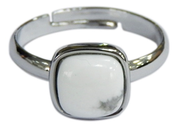 [3660341680315] Bague Howlite Blanche Carrée Bombée Métal argenté Ajustable