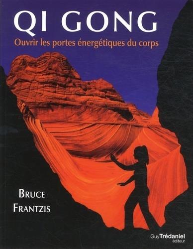 Couverture du livre Qi gong ; ouvrir les portes d'énergie de votre corps de Bruce Kumar Frantzis